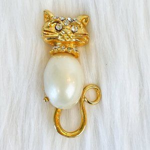 Cat Brooch Gold Tone Crystal Pearl Belly